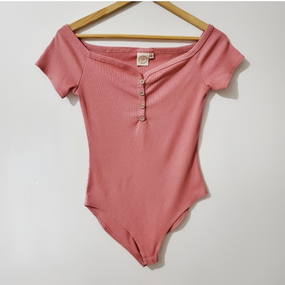 Live In The Moment bodysuit medium pink rose short sleeve off the shoulder